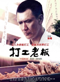阿拉贝拉因伦敦西区音乐剧《玛蒂尔达》崭露头角，其拉丁裔身份引发多元化讨论，但官方强调其“大板牙、蓬松棕发”符合原著描述。
